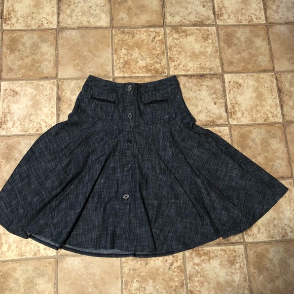 Larry Levine Dresses & Skirts - A size 8 Larry Levine Stretch jean skirt.